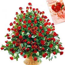 Beautiful Arrangement of 100 Red Roses With A Valentine's Day Card